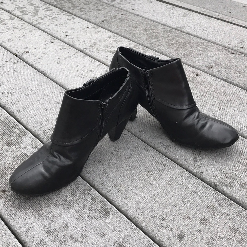 ❄️ Black Bass Booties